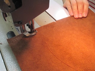 Assemblage des peaux - couture sur cuir
