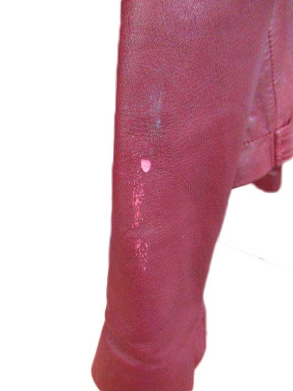 Recoloration partielle d'une veste en cuir éraflée