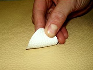 Grainage sur une partie de cuir usé