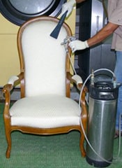 Nettoyage d'un fauteuil voltaire